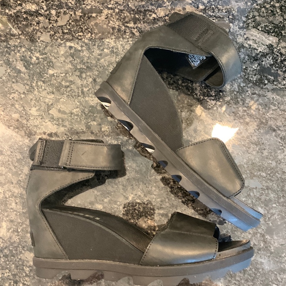 Sorel wedge sandals size 9